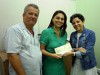 Daniela ao centro recebe o premio das mão da diretora técnico-científica,  Patricia Sampaio e de diretor administrativo-financeiro Silvino Vieira Neto