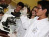 Alunos são estimulados a desenvolver pesquisa nas instituições (Foto: Marivaldo Oliveira)
