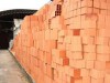 Entre os materiais está o tijolo, que utiliza a argila no processo produtivo (Foto: Divulgação)