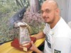 Pesquisador mostra troféu conquistado (Foto: Divulgação)