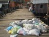 Lixo exposto nas ruas da cidade de Tefé/AM (Foto: Divulgação)