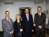 Ada Yonath ladeada pelo embaixador de Israel no Brasil, Giora Becher, ministro Aloizio Mercadante e Glaucius Oliva, do CNPq (Imagem: Divulgação/MCTI)