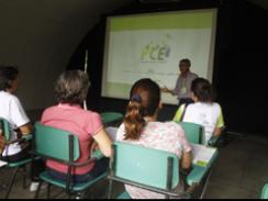 Imagem da notícia - Professores recebem capacitação para elaborar projetos científicos