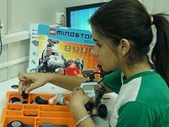 Imagem da notícia - Projeto prevê uso de robôs móveis como ferramenta em sala de aula