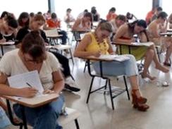 Imagem da notícia - UEA lança concurso público com 94 vagas para professores
