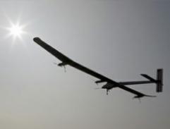 Imagem da notícia - Avião movido a energia solar inicia voo intercontinental