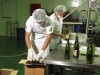 Funcionários atuam na linha de produção de produtos inovadores (Foto: Reprodução)