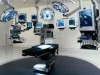 Sala inteligente com robôs, ao invés de médicos, servirá para realizar cirurgias complexas. Foto: Reprodução/ FCecon