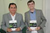 Livro foi organizado pelos professores Augusto Fachín Terán (UEA) e Saulo Seiffert (Universidade Federal do Amazonas (Foto: Divulgação UEA)