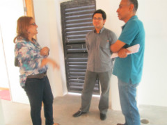 Professora Maria Olívia durante visita ao CDTI, nesta quarta-feira (28). (Foto: Rosa Doval/Agência FAPEAM)