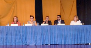 Diretora-Presidenta da Fapeam, Maria Olívia Simão (no centro). (Foto: Denison Silvan)