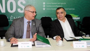 Mário Borges Neto, da Fapemig com o Presidente do Conselho Superior, Odenildo Sena. (Foto: Denison Silvan)