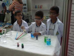 Imagem da notícia - Quarenta trabalhos científicos de estudantes dos ensinos fundamental e médio são apresentados na FCA