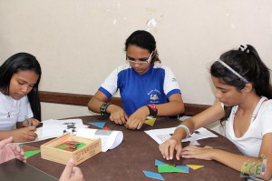 Tangram é um antigo jogo chinês, que consiste na formação de figuras e desenhos por meio de sete peças. (Foto: PCE)