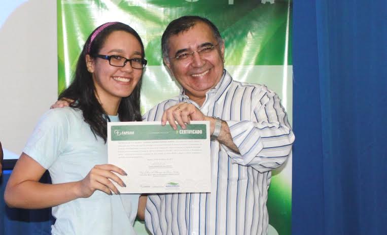 Secretário Odenildo Sena durante a entrega dos certificados.(Fotos: Denison Silvan).