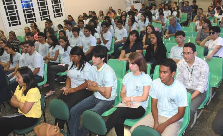 Alunos dos dois programas no salão nobre do IEA. (Foto: Denison Silvan)