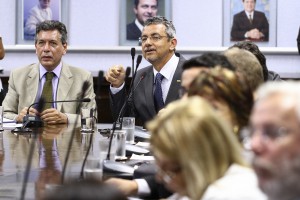 Luís Antonio Elias (à esquerda) e o presidente da Embrapa, Maurício Lopes, em reunião no MCTI (Foto: Giba/Ascom do MCTI)