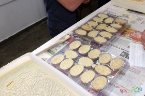 Sabão sustentável é alternativa para reaproveitamento do óleo de cozinha (Foto: Thales Ataíde/PCE)