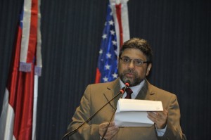Niomar Pimenta, diretor do Deped, durante discurso na plenária da Aleam (Foto: Alberto César Araújo/Aleam)