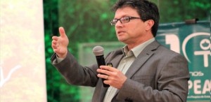 Segundo o pesquisador do Lawrence Berkeley National Laboratory vinculado ao DoE, Jeff Chambers, durante o estudo, os pesquisadores tentarão entender como funciona a floresta amazônica e como ela tem reagido as ações antrópica (Foto: Agência FAPEAM)