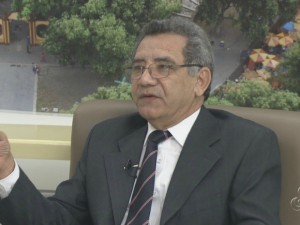 José Aldemir disse que o livro reúne resultados de pesquisas produzidas durante as dissertações e teses de alunos. (Foto: Divulgação)