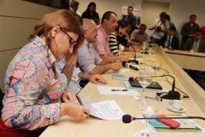 Diretora-presidenta da FAPEAM durante a assinatura do termo de cooperação. (Foto: Érico Xavier/Agência FAPEAM)