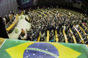 Imagem da notícia - Câmara vota projeto de lei contra burocracia para pesquisas