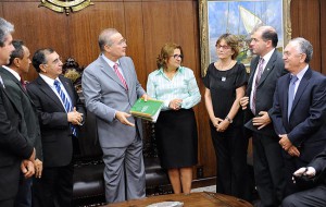 Imagem da notícia - Senado recebe plano de tecnologia da Amazônia