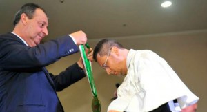 Imagem da notícia - Governador Omar Aziz empossa reitor e vice-reitor da UEA