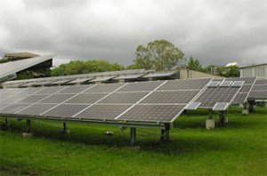 Mesmo com barateamento da tecnologia para captação de energia solar, setor ainda se encontra em estágio embrionário - Foto: Marcos Santos / USP