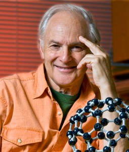 A reunião contará com uma sessão especial, intitulada ‘Criatividade sem fronteiras’, ministrada pelo pesquisador inglês Harold Kroto. (Foto: Divulgação)