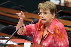 Imagem da notícia - Comissão rejeita obrigação de universidades manterem sites com produção científica