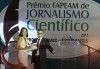 ADRIANNE DINIZ RECEBENDO O PRÊMIO