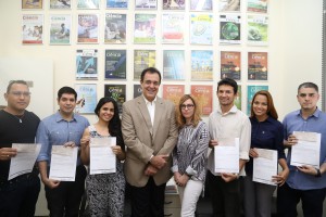 Profissionais receberam os cheques referentes a premiação 2015. Foto: Érico Xavier/Agência FAPEAM