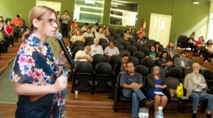 Diretora técnico-cientifica da FAPEAM, Andrea Waichman, explanou sobre os investimentos em fomento e das estratégias para integrar crescimento, inovação e sustentabilidade nas áreas de CT&I. Foto: Érico Xavier/Agência FAPEAM