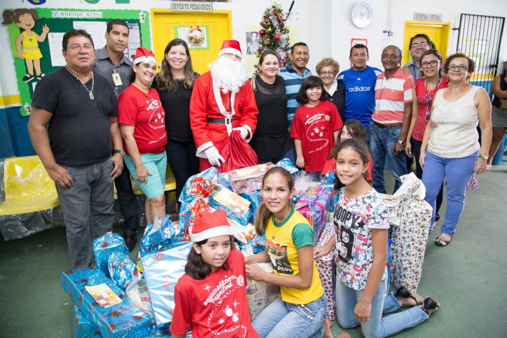Fapeam promove ação de Natal em parceria com Correios