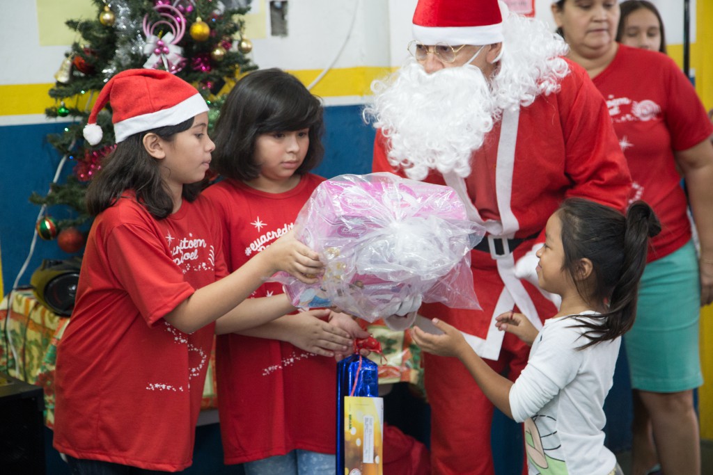 Fapeam promove ação de Natal em parceria com Correios