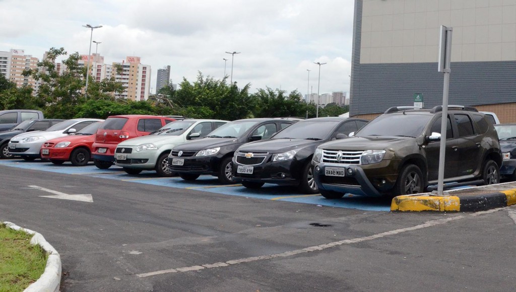 Sistema ajuda encontrar vagas disponíveis em estacionamentos