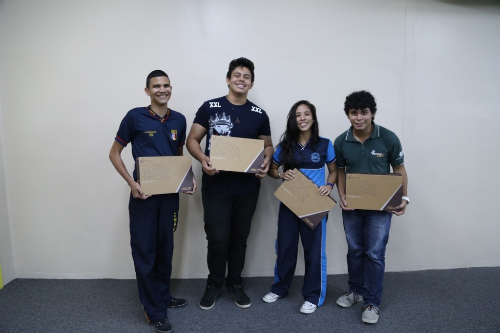 Fapeam entrega notebooks para professores e estudantes da rede pública estadual de ensino