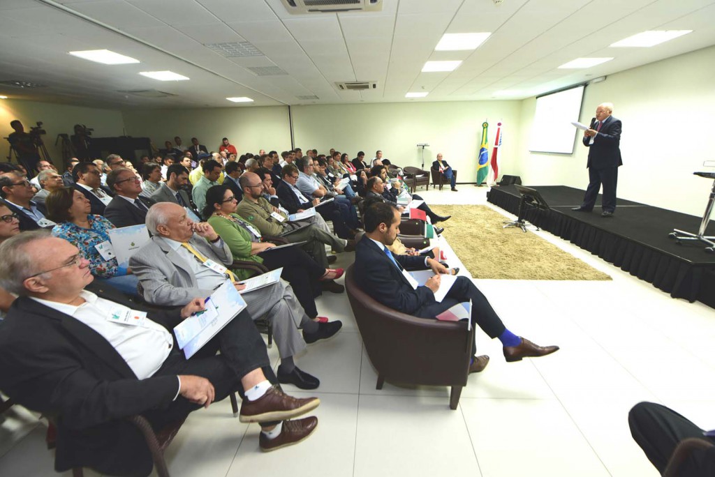Em fórum com ambientalistas e ONGs, governador José Melo defende nova matriz econômica ambiental para o Estado