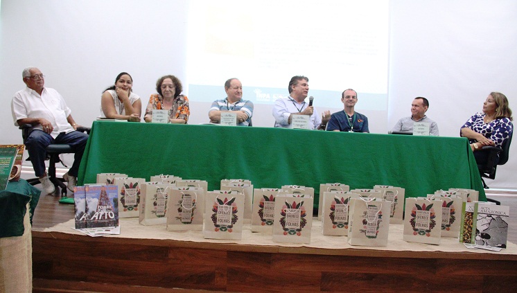 Inpa lança obras e apresenta nova padronização da revista Acta Amazônica