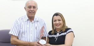 Imagem da notícia - Fapeam entrega Menção Honrosa  “Jornalista – Amigo (a) da Ciência – TV”