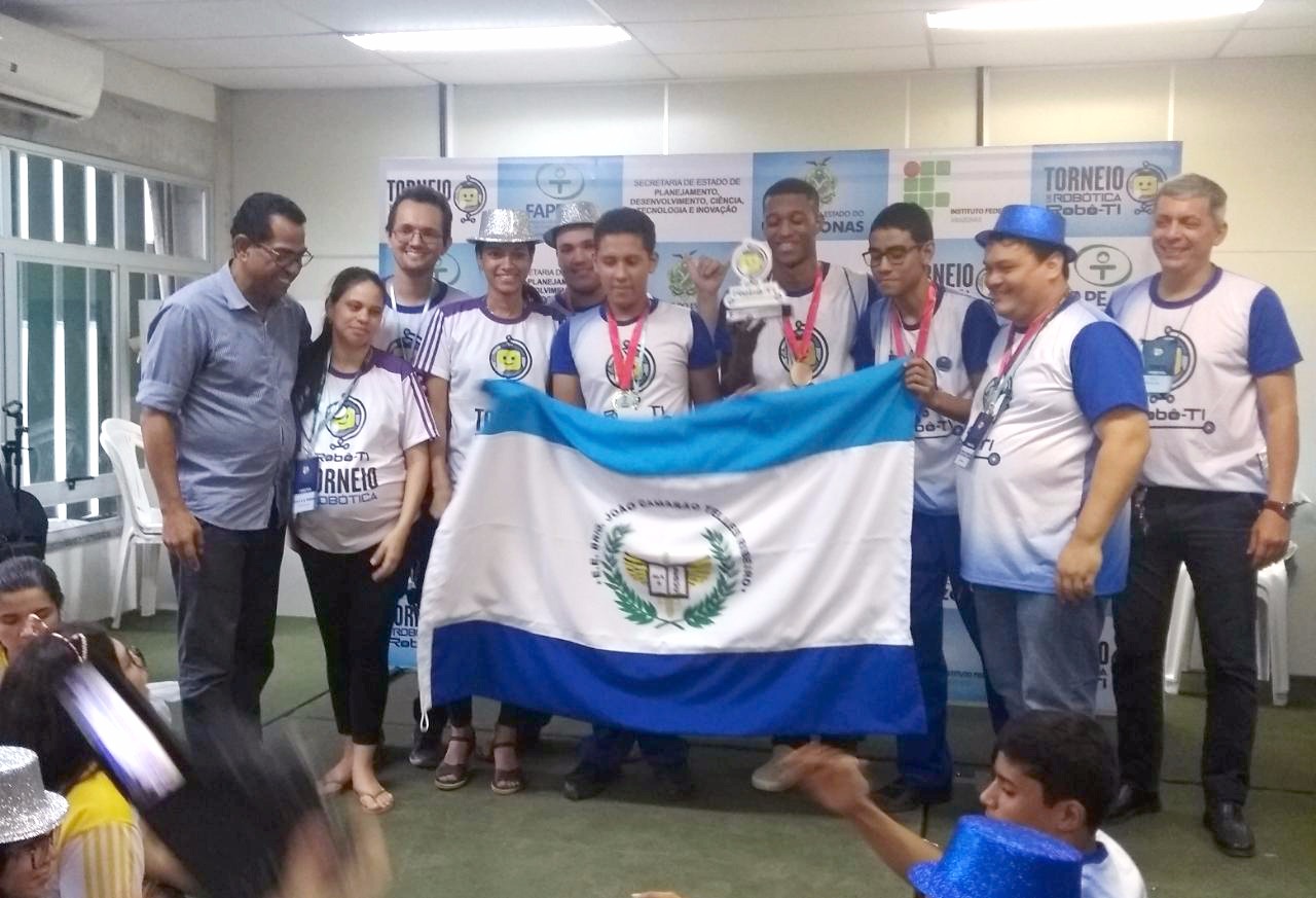 1º lugar - Robô Ti Manaus
