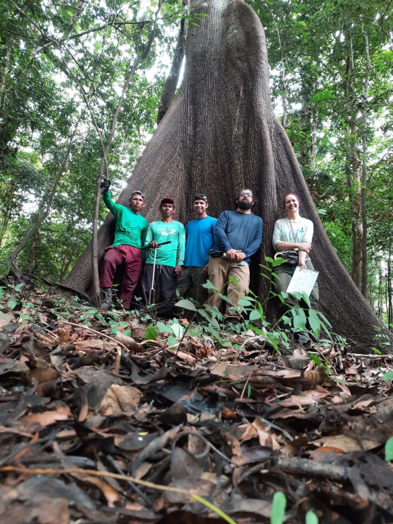 Equipe de um dos inventários florestais realizados durante a pesquisa
