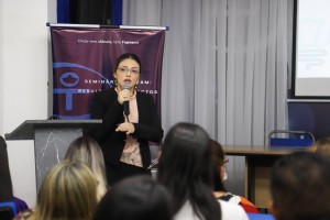 Pesquisadora Priscila Aquino durante apresentação no Seminário Fapeam - Resultados - Impactos de Pesquisas  - Fotos Érico Xavier - Fapeam-191