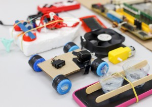 Imagem da notícia - Estudantes desenvolvem protótipos de carrinhos de brinquedo e óculos 3D em projeto fomentado pelo Governo do AM