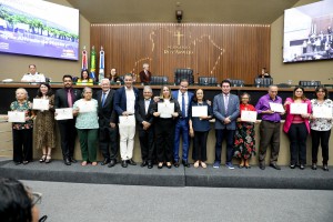 Imagem da notícia - Fuham reconhece a importância da parceria com a Fapeam em homenagem na Assembleia Legislativa