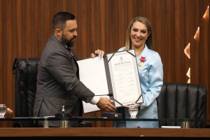 Imagem da notícia - Márcia Perales é condecorada com Medalha Ruy Araújo, maior comenda concedida pelo Poder Legislativo Estadual