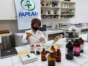 FAPEAM - FOTO PESQUISADORA RENATA TAKEARA (2)