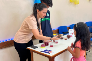 Imagem da notícia - Projeto apoiado pelo Governo do Amazonas utiliza pigmentos naturais de frutos da região em aulas de química